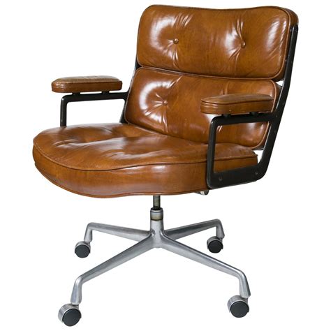 fake herman miller eames executive chair - Herman Miller Eames chair price.